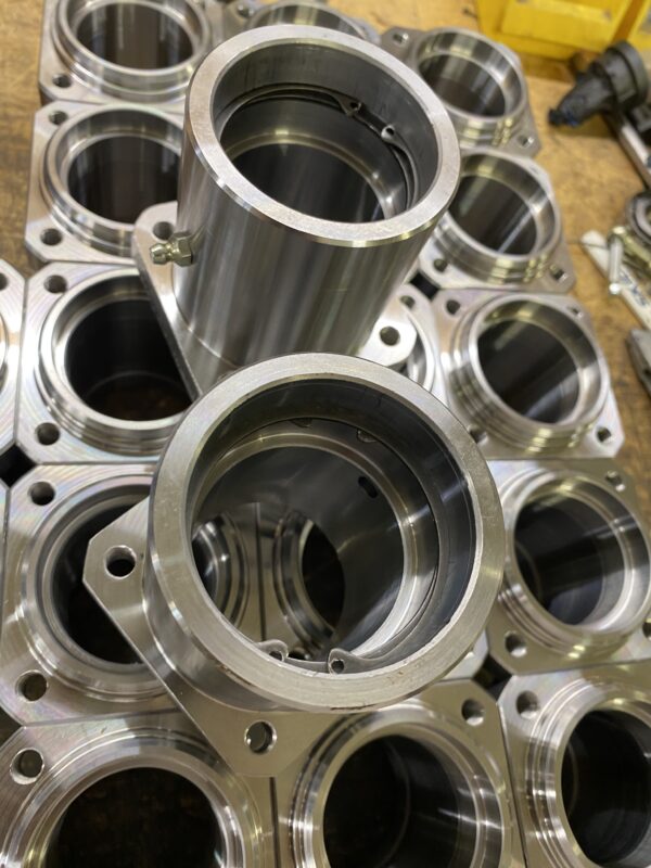 VW Bug type 1 IRS bearing housing Pair made in USA - Image 3