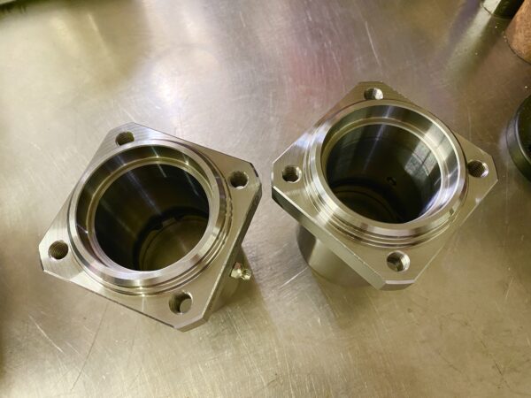 VW Bug type 1 IRS bearing housing Pair made in USA - Image 4